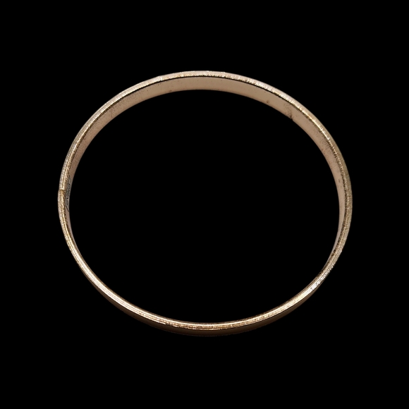 Elegant Gold Bracelet Set - Picture 3 of 12